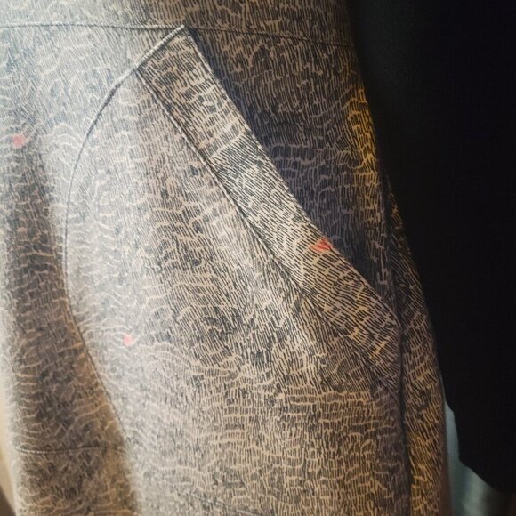 SKUNKFUNK Colorblock Black Upper/Gray w/Black Design Body Zip Front Dress - Sz 4 - Picture 6 of 15